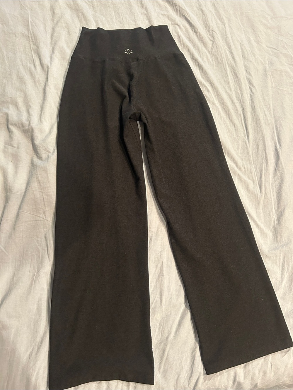 Easy Cropped Wide Leg Pant in Darkest Night Beyond Yoga size small